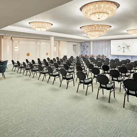 Hotel Der Valk Park Lane 4*